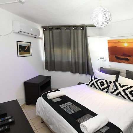 Avi'S Suites Eilat Buitenkant foto