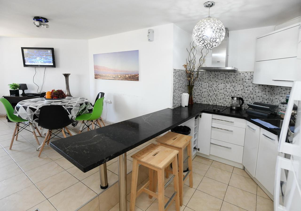 Avi'S Suites Eilat Buitenkant foto