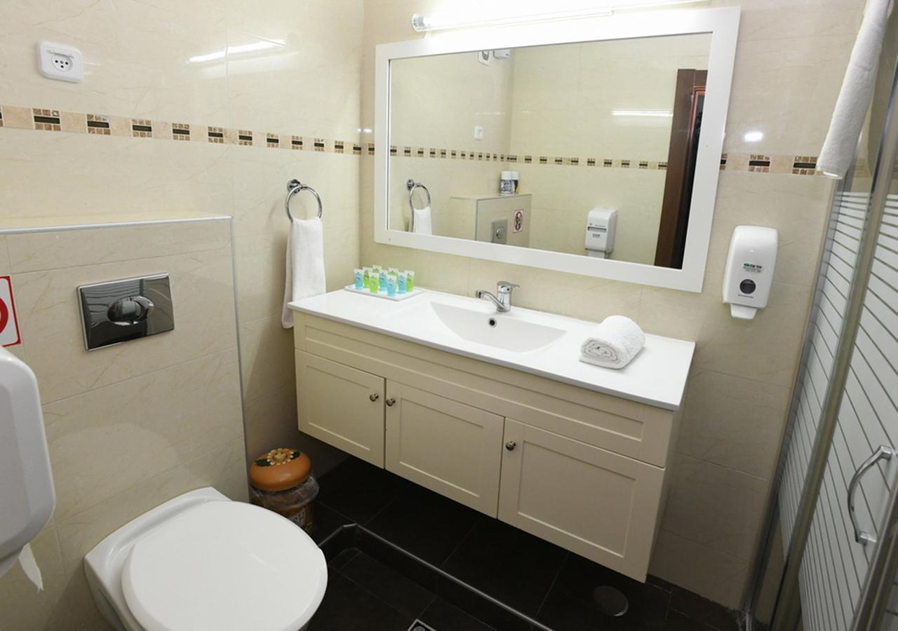 Avi'S Suites Eilat Buitenkant foto
